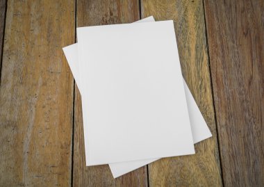 boş ve beyaz kitapçıklar