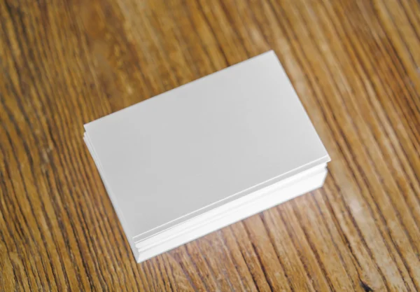 テーブルの上のビジネス カード — ストック写真