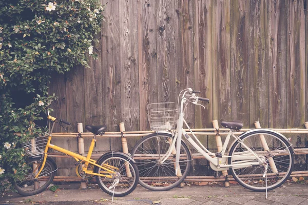 Bicicletas de rua estacionamento — Fotografia de Stock