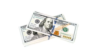 Yüz dolarlık banknotlar beyaz arka plan üzerinde