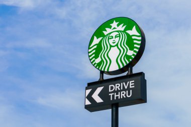 KhonKaen Eyaleti, Tayland - 20 Aralık 2015: Starbucks driv