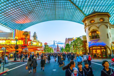 Universal Studios Japonya'daki kişilerde