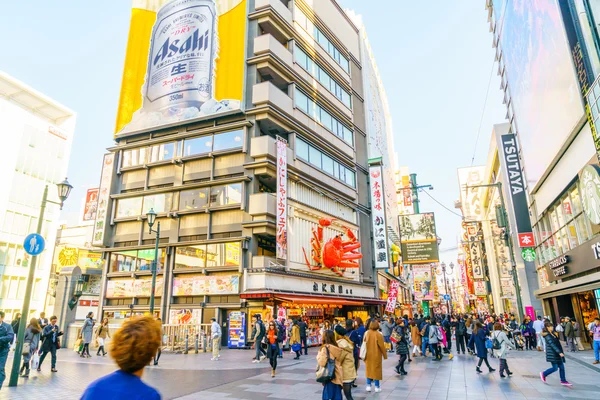 Osaka, Japán - November 30., 2015: Dotonbori szórakoztató negyed és a köve — Stock Fotó