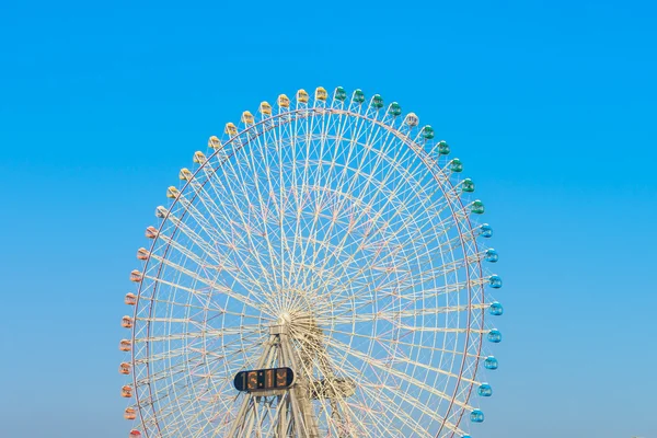 Riesenrad mit Himmel — Stockfoto