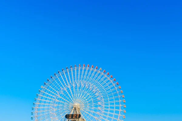 Riesenrad mit Himmel — Stockfoto