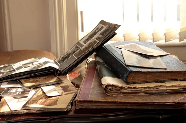 Fotos antiguas, álbumes y libros . — Foto de Stock