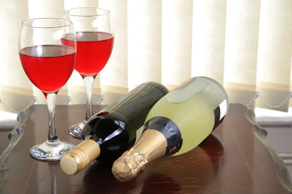 Wine in glasses and bottles. — Stock Photo, Image