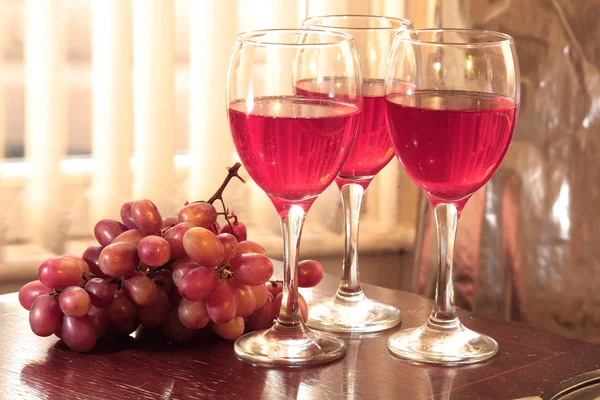 Red wine in glasses. — Stock Photo, Image