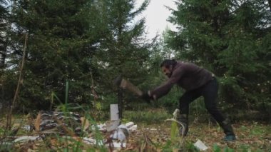 Moskova, Temmuz 2020. Film yapımcılarından oluşan bir ekip iş başında. Karantina süresince antiviral güvenlik önlemlerine uymak. Koronavirüse karşı kişisel koruyucu ekipman. odaklayıcı