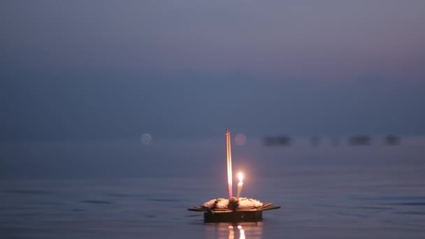 Obchody festiwalu Loy Krathong w Tajlandii. — Wideo stockowe