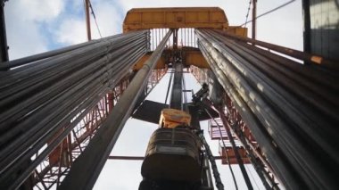 Üst Sürücü Sistemi TDS ve Petrol Sondaj Aracı Derrick
