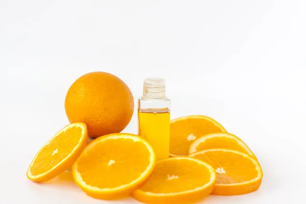 Aceite Naranja Para Cuerpo Naranja Rodajas Sobre Fondo Blanco Cosméticos — Foto de Stock