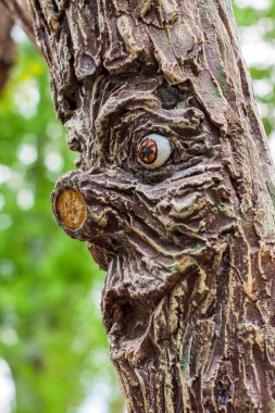 2021-05-07. - Rusya. Kamensk-Shakhtinsky, Rostov bölgesi. Tahtadan yapılmış heykel. LOGA Peyzaj Parkı 'nın bölgesi