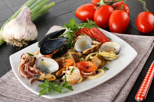 Pasta italiana con frutti di mare — Foto Stock