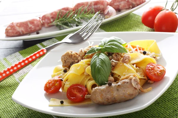 Pasta con ragù salsicce e parmigiano — Foto Stock
