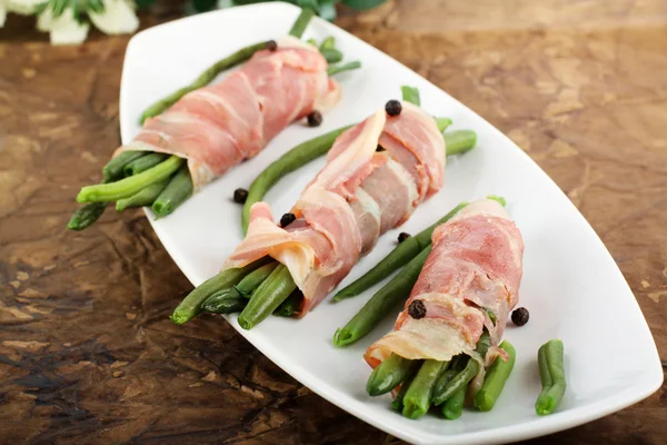 Roulade de bacon et haricots — Photo