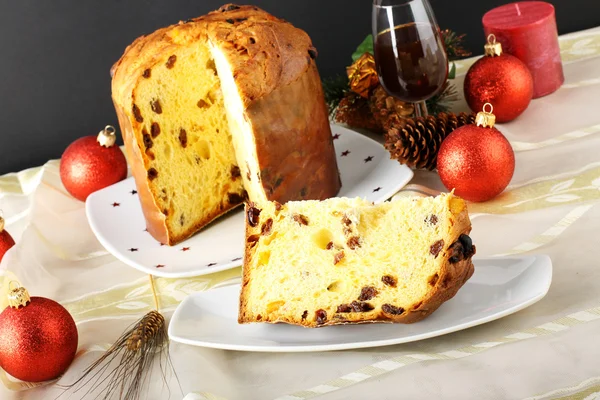 Torta sul tavolo di Natale — Foto Stock