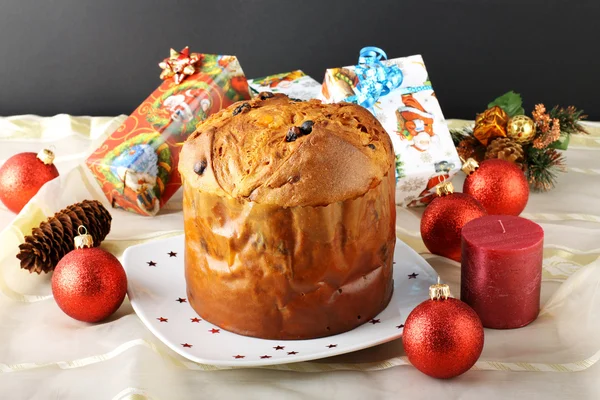 Panettone dnia świątecznego stołu — Zdjęcie stockowe