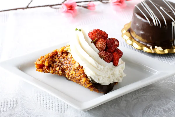 Crispy waffle with cream and strawberries — Stock Photo, Image