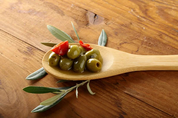 Оливковое масло и чили — стоковое фото