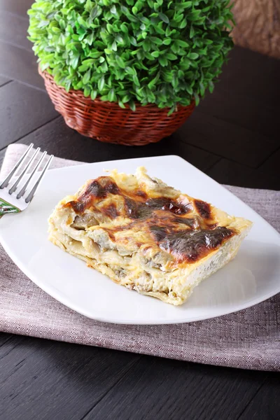 Lasagne med kronärtskockor och bechamel — Stockfoto