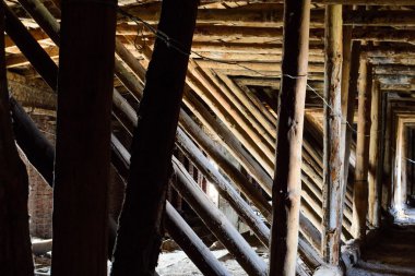 Eski ahşap çatı