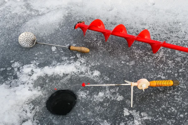 La pesca de hielo del invierno — Foto de Stock