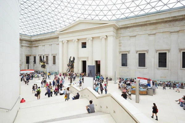 Museo Británico Gran Corte interior con escalera, en Londres — Foto de Stock