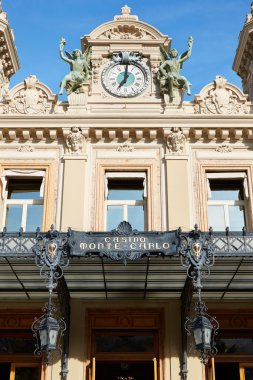 Monte Carlo içinde yaz öğleden sonra Grand Casino bina cephe