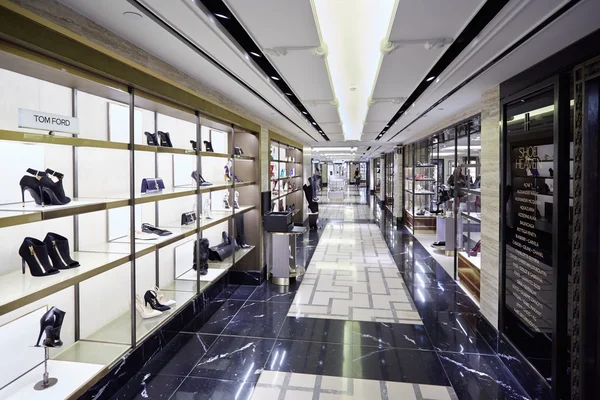 Harrods interior de los grandes almacenes, paraíso de los zapatos en Londres —  Fotos de Stock