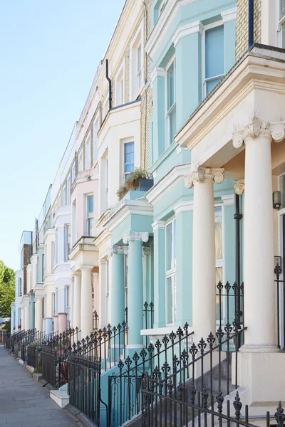 Pastel color luxury houses facades in London — Stock Photo, Image