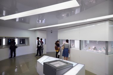 Doğal Tarih Müzesi iç insanlarla kasada