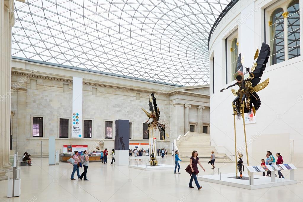 British Museum Great Court Interieur, Menschen und Besucher in ... British Museum Great Court Interieur, Menschen und Besucher in ...