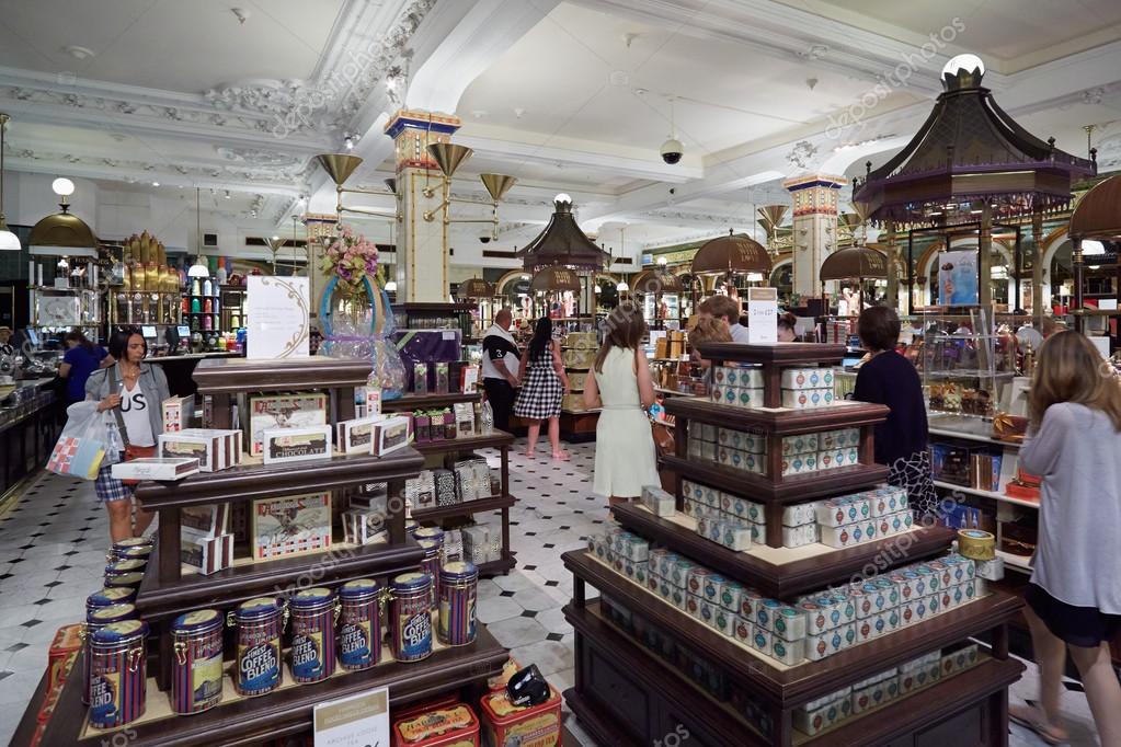 Harrods Kaufhaus Interieur, Bonbons und Süßigkeiten Bereich, in ... Harrods Kaufhaus Interieur, Bonbons und Süßigkeiten Bereich, in ...