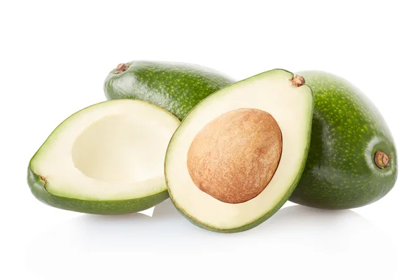 Avocado vruchten en sectie geïsoleerd op wit — Stockfoto