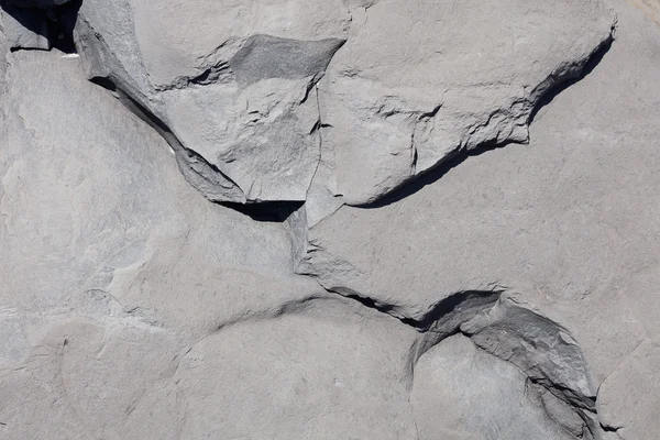 Pedra cinza textura de rocha fundo na luz solar — Fotografia de Stock