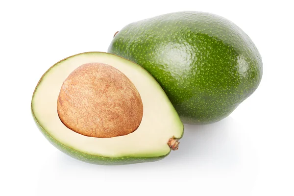 Avocado en de helft op wit, uitknippad — Stockfoto