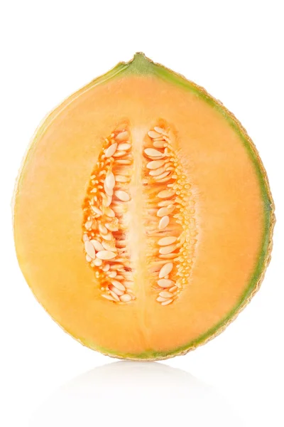 Cantaloupe melon hälften på vit, urklippsbana — Stockfoto