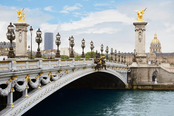 Puente Alejandro III en París, Francia —  Fotos de Stock