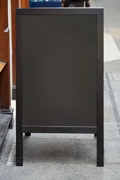 Restaurante menu placa em branco na rua — Fotografia de Stock