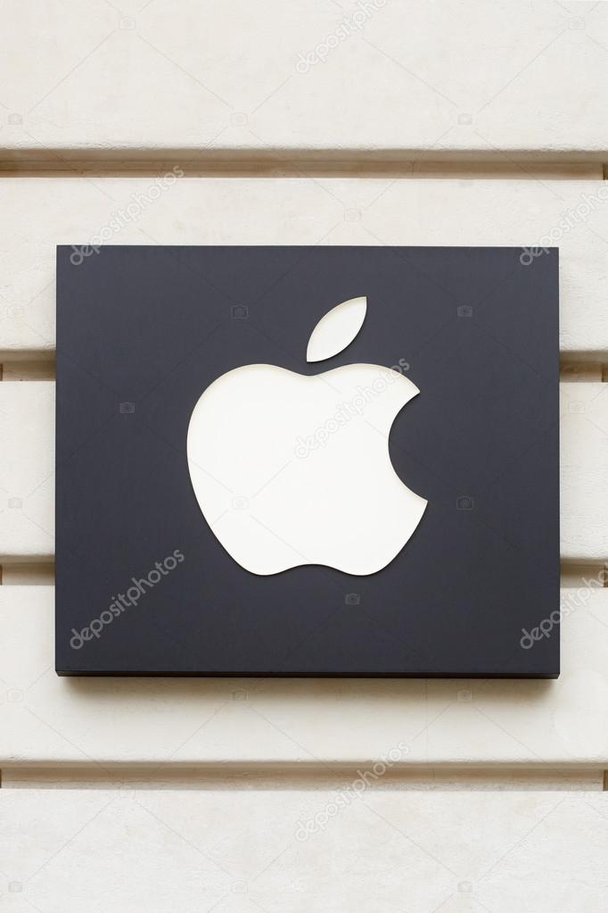 Apple logo in Paris Apple store