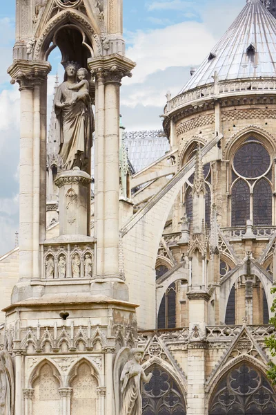 Paris, Notre Dame heliga jungfru staty på den gotiska katedralen — Stockfoto