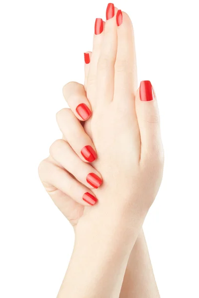 Manicura en manos femeninas con esmalte de uñas rojo — Foto de Stock