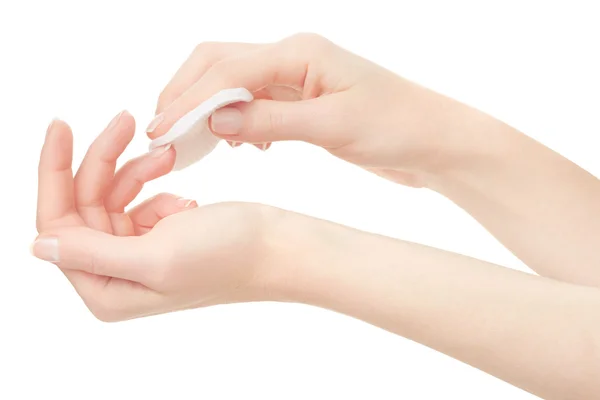 Mulher mão e verniz removedor de unhas, acetona — Fotografia de Stock
