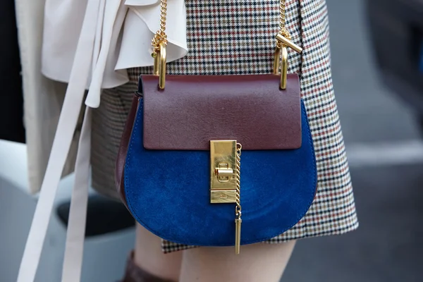 Хлоя сумка видели перед шоу Хлои, неделя моды в Париже — стоковое фото