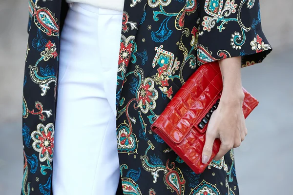Хелена Бордон с сумкой Шанель, неделя моды в Париже — стоковое фото