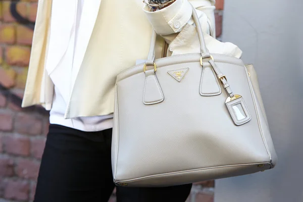 Prada bag seen before Fendi show, Milan fashion week — Φωτογραφία Αρχείου