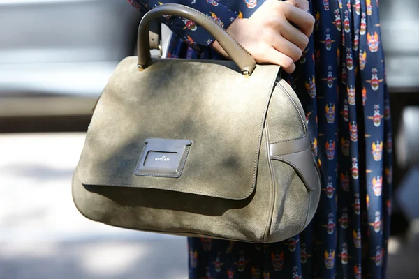 Hogan bag seen before Fendi show, Milan fashion week — Zdjęcie stockowe