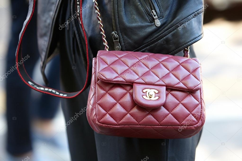 chanel mini street style