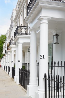 Satır evlerin beyaz Edwardian, West London